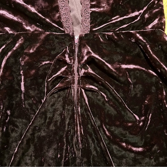 Speechless Dark Purple Crushed Velvet Key Hole Back Dress NWT Sz 9 - Picture 9 of 15